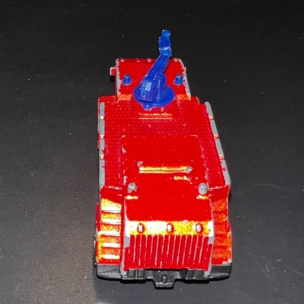 Matchbox Die Cast Airport Fire Tanker Truck Red Alarm 2003 Mattel China